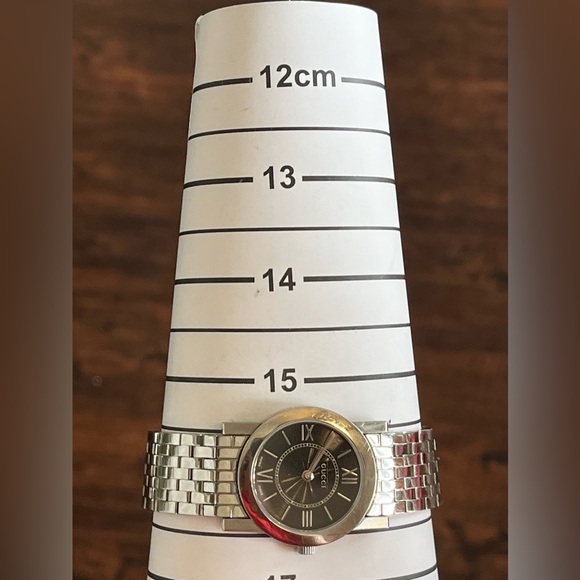 GUCCI 5200L.1 Classic Stainless Steel black Dial Women's Watch - Picture 11 of 13